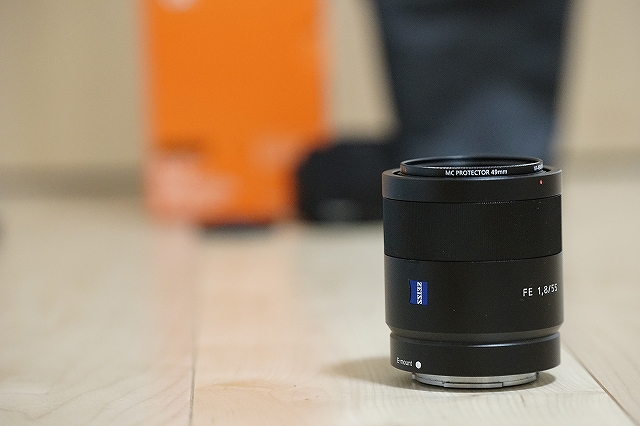 SEL55F18Zを横から見た画