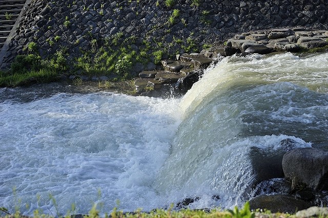 α７で力強い川を撮影